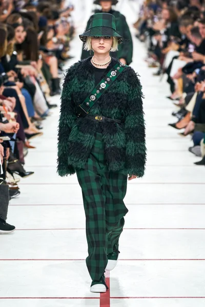Look 29